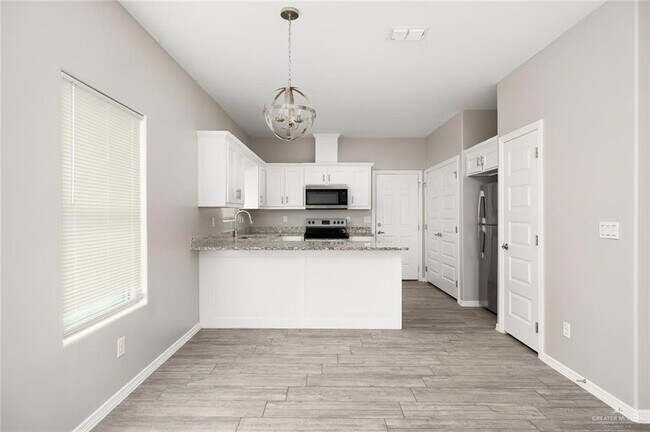 Building Photo - 304 Retama Ln