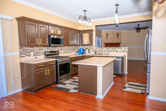 Building Photo - 10634 Cyrus Dr