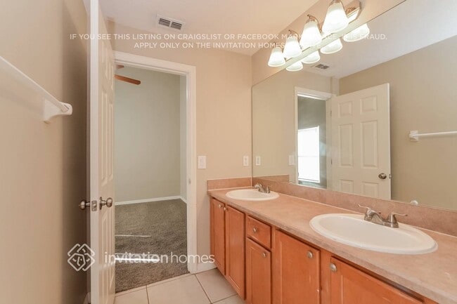 Building Photo - 1571 Parkglen Cir