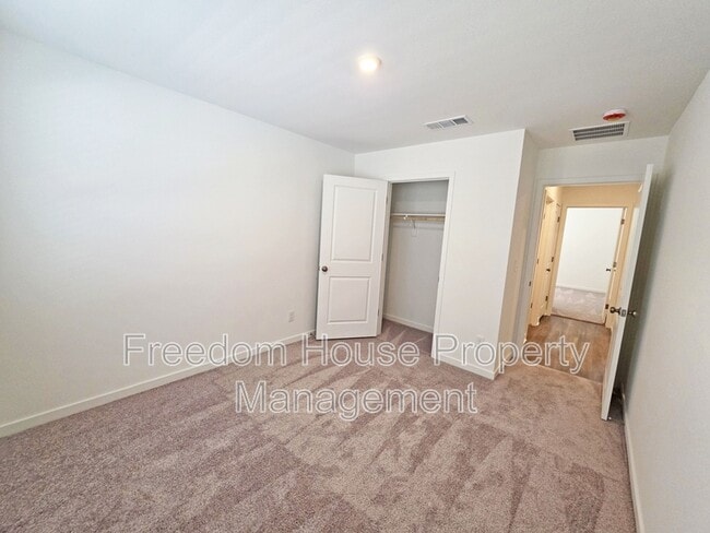 Building Photo - 660 Huyana Wind Dr