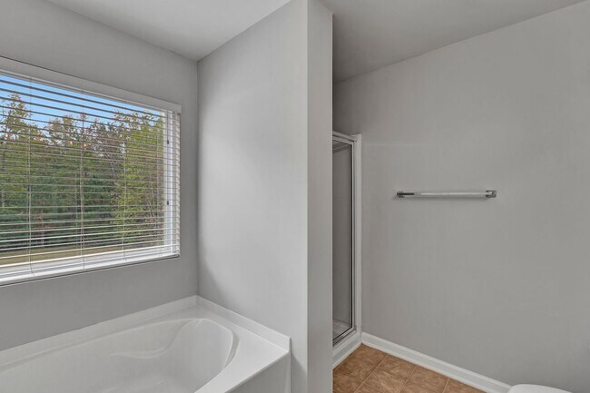 Building Photo - Spacious 3 Bedroom home in Mckwen!