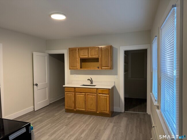 Building Photo - 393 Newhall St