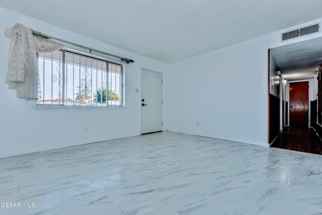 Building Photo - 4909 Winthrop Dr