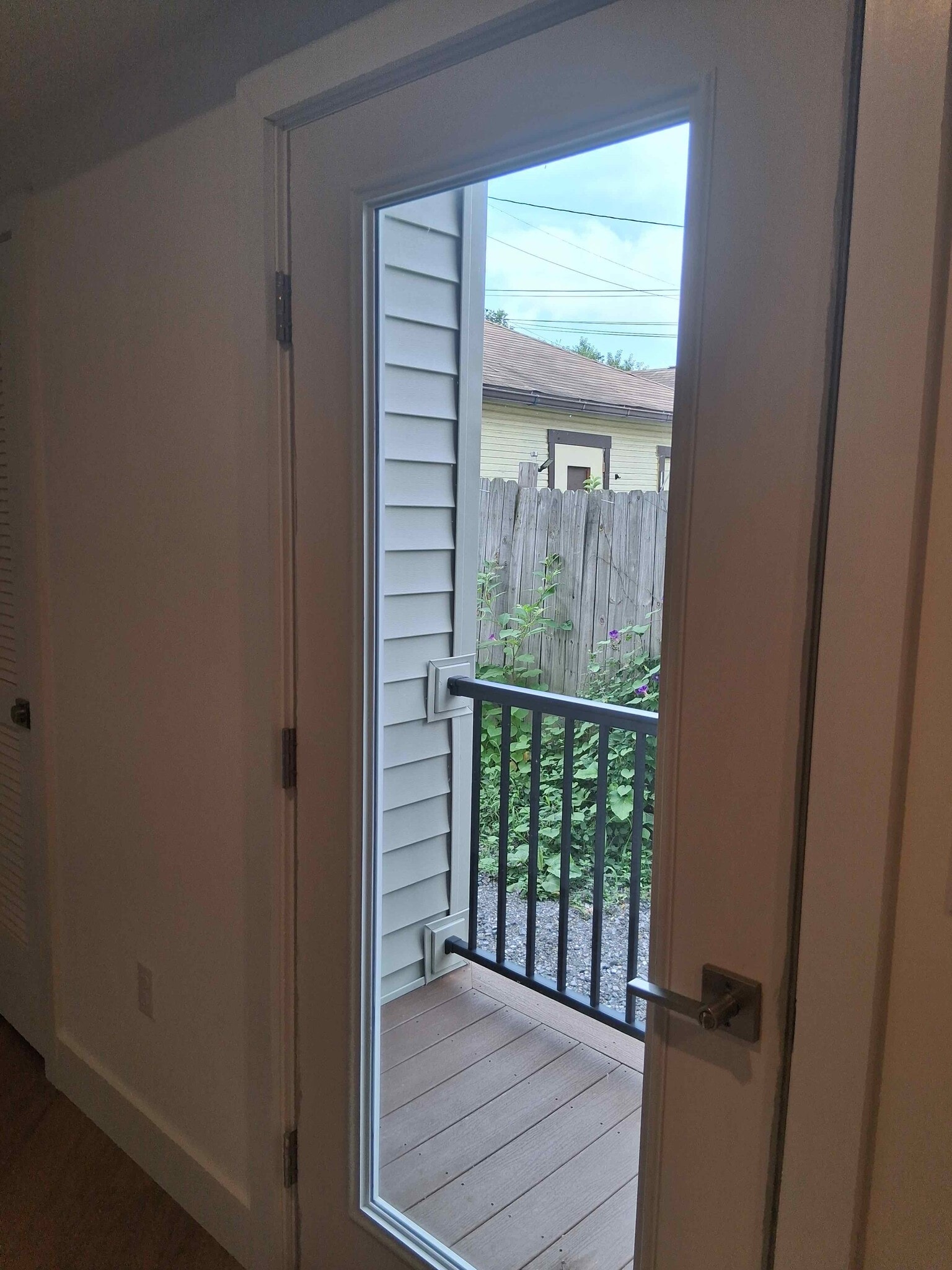 small outdoor balcony - 517 18th St
