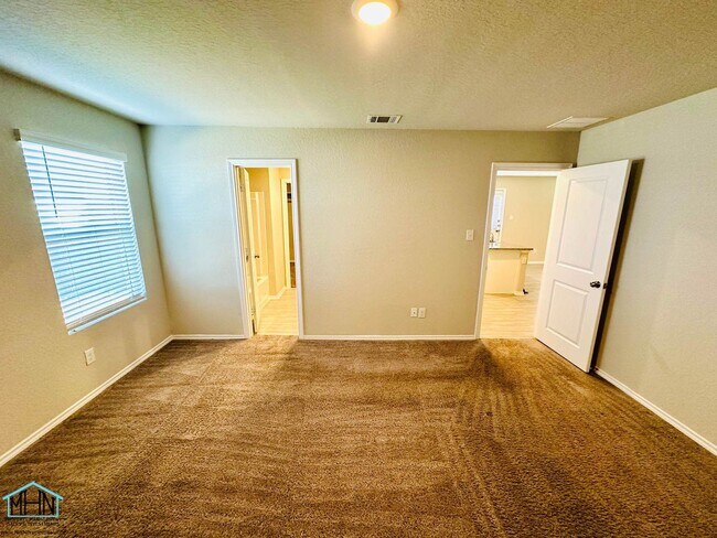 Building Photo - Come Home and Relax in Style in this 3Bedroom 2Bath Home located just a short drive down 1604 fro...