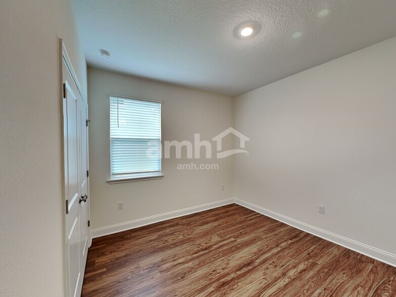 Building Photo - 179 Onate Cir
