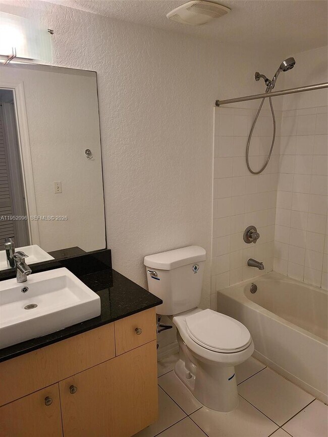 Building Photo - 2541 Centergate Dr