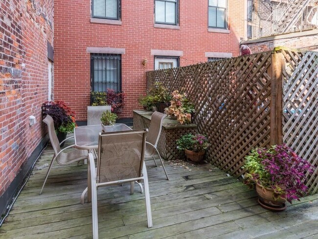 Building Photo - 1750 Washington St