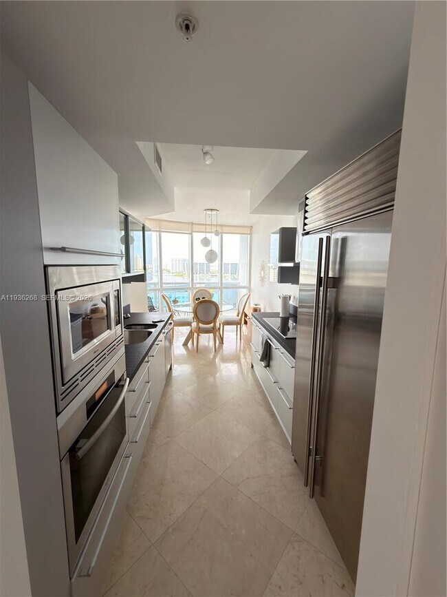 Building Photo - 18201 Collins Ave