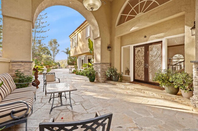 Building Photo - 459 Flores De Oro