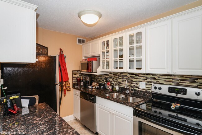 Building Photo - 1339 N Dearborn St