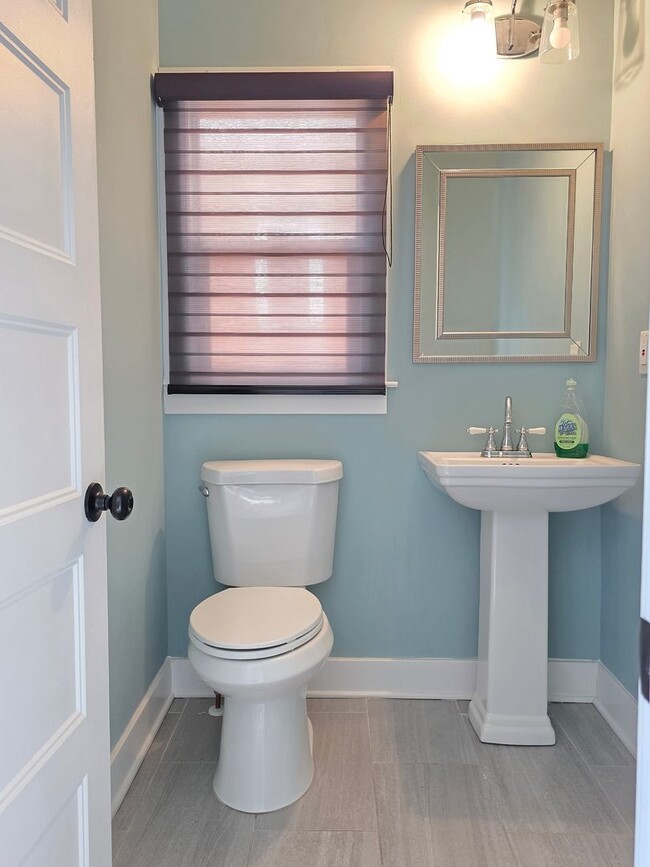 Building Photo - Gorgeous one of a kind 5 bedroom home fully updated