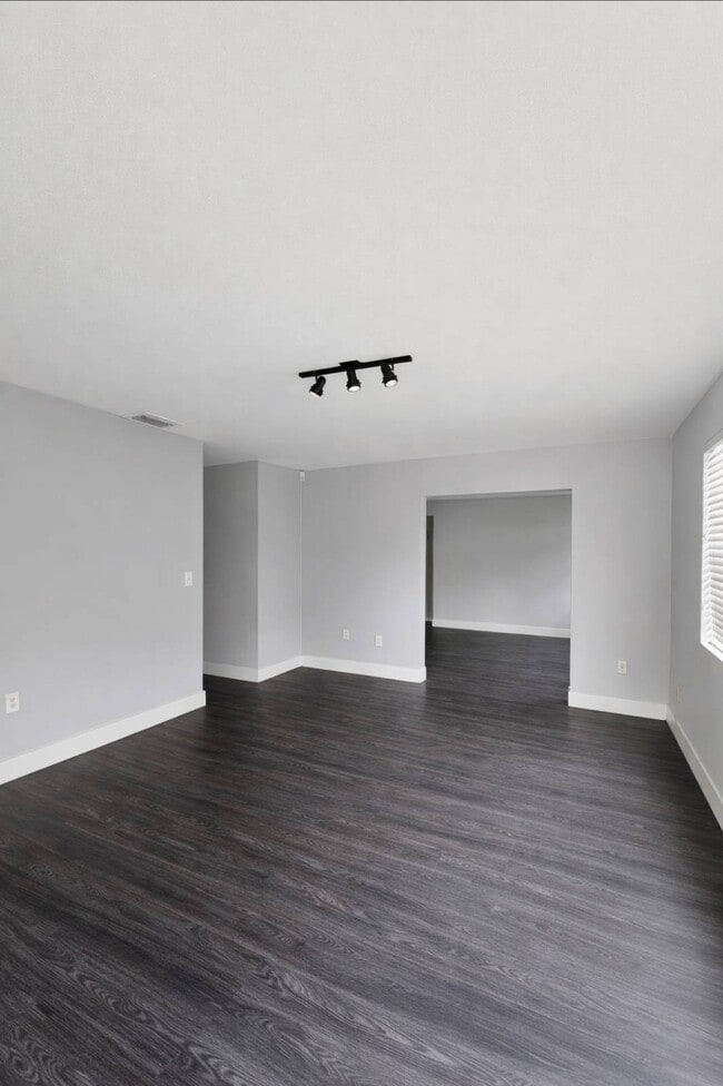 Building Photo - 3216 SW 23rd Terrace