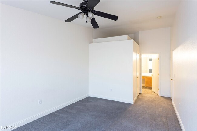 Building Photo - 2110 Los Feliz St