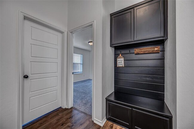 Building Photo - 8516 Gibbs Dr