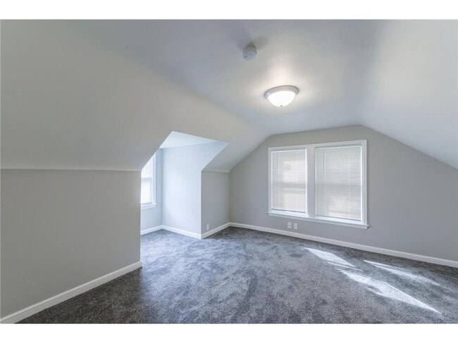 Building Photo - 11020 W River Rd