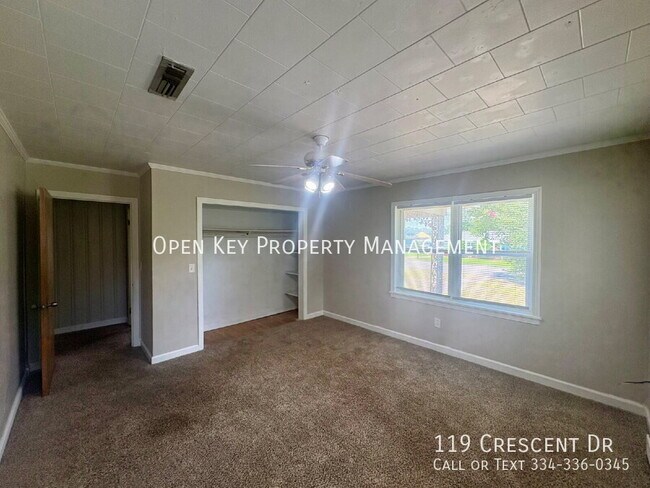 Building Photo - 119 Crescent Dr