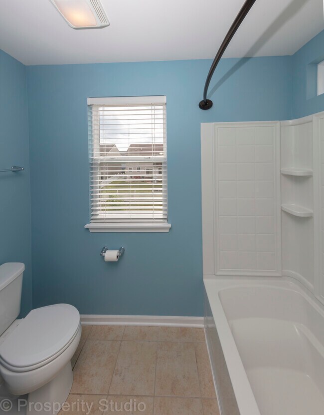 Building Photo - 5734 Oak Ridge Way