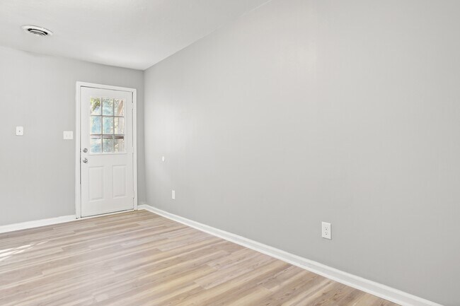 Building Photo - 2600 Mallard Ct