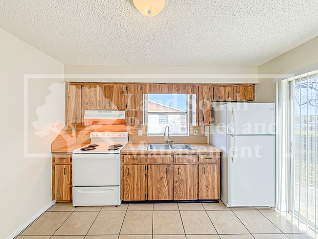 Building Photo - 5842 Charlton Dr