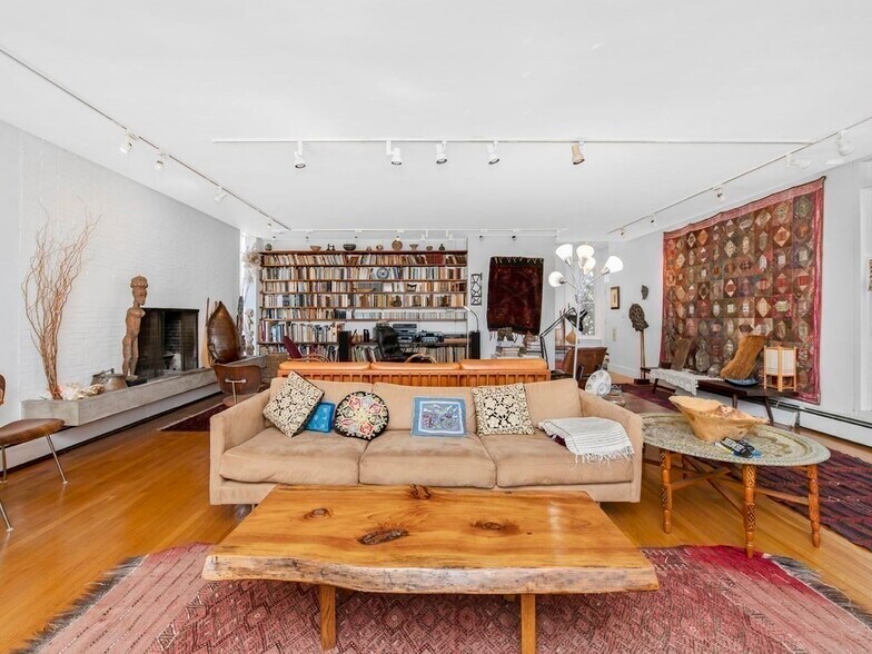 Primary Photo - 15 Arlington St