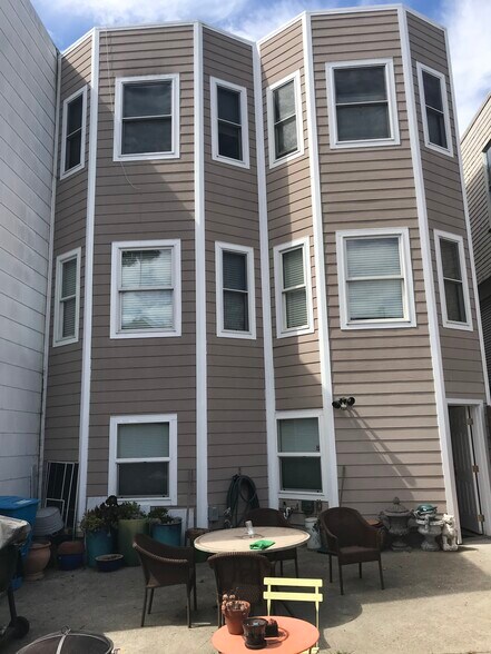 Building Photo - 262 8th Ave
