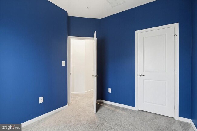 Building Photo - 7408 Wild Honey Way