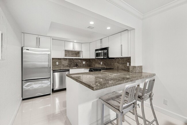 Building Photo - 250 S Ocean Blvd