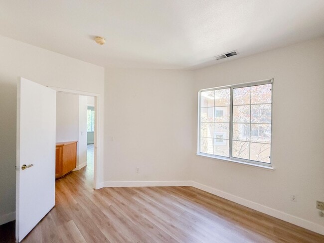 Building Photo - 2527 Baywood Way