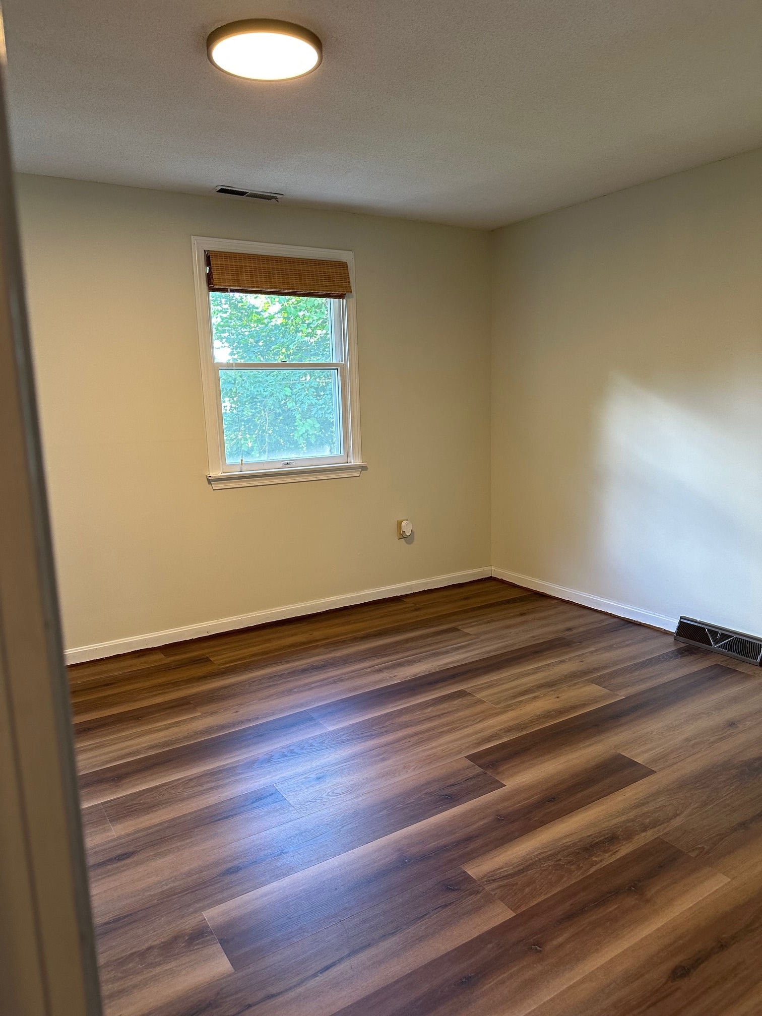 Primary Bedroom 11x15 - 19 Doane St
