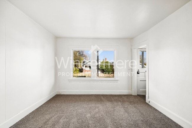 Building Photo - 731 W Knox Ave