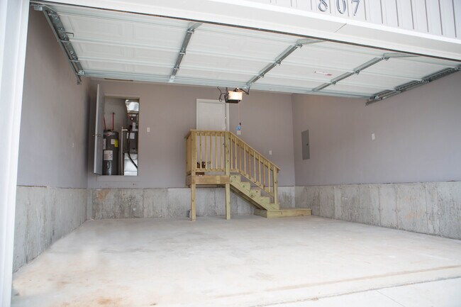 Building Photo - 805 Windmill Dr