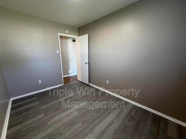 Building Photo - 1710 Kay Dr