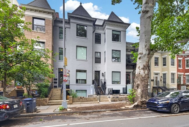 Building Photo - Bright Adams Morgan Condo with Den, Two Full Baths & In-Unit Laundry