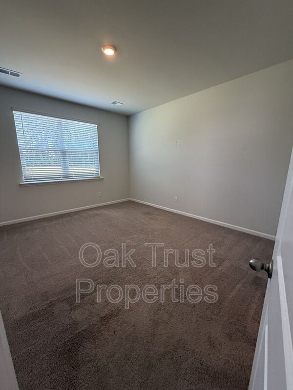 Building Photo - 600 Ladywood Dr