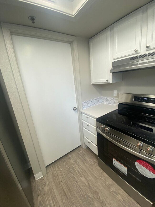 Building Photo - 3 Bed, 2 Bath,  Single Story, CUL-D-SAC Ho...