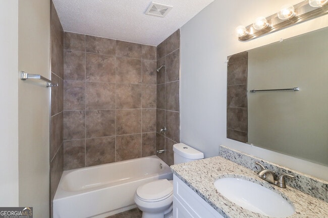 Building Photo - 1826 Killarney Dr SW