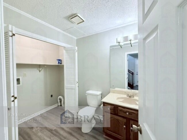 Building Photo - 411 Parkridge Dr