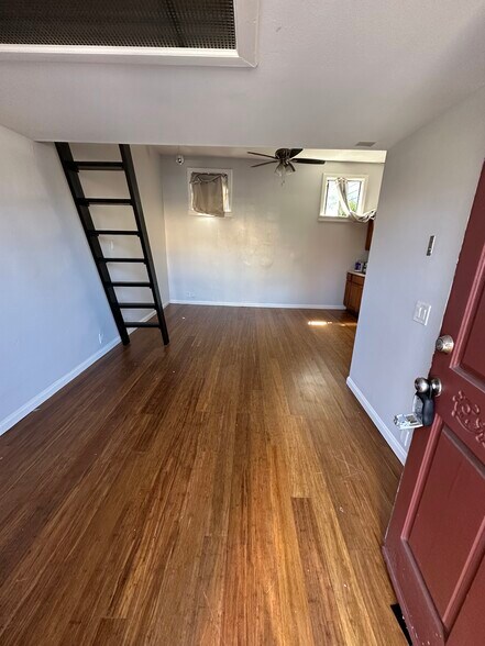 Building Photo - 3200 Encinal Ave
