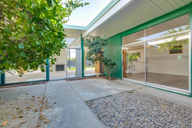 Building Photo - Eichler with Top Sunnyvale Schools