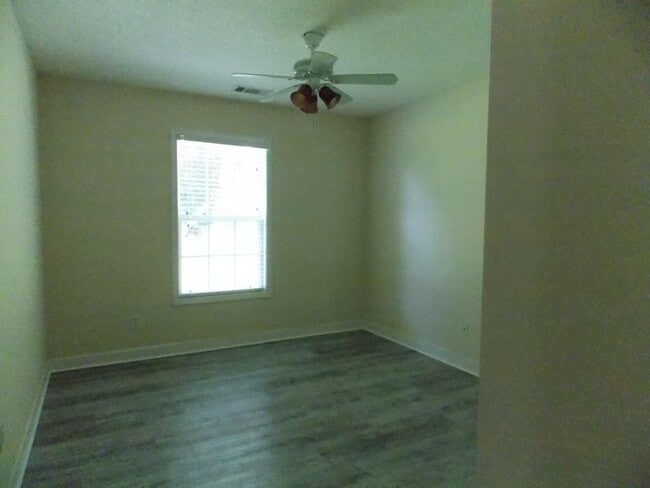 Building Photo - 305 Sterling Ct