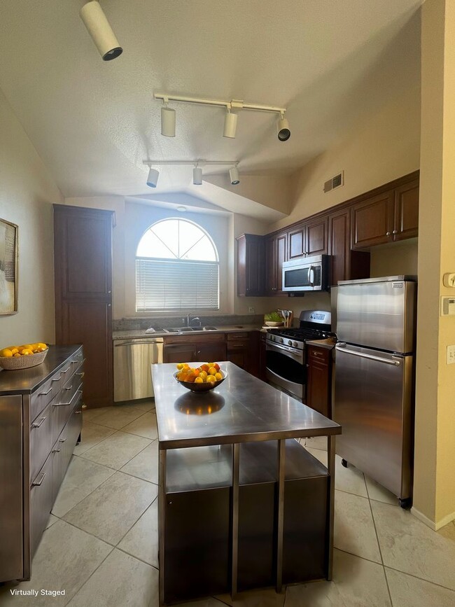 Building Photo - 1 Bed 1 Bath Aliso Viejo - Canyon Villas