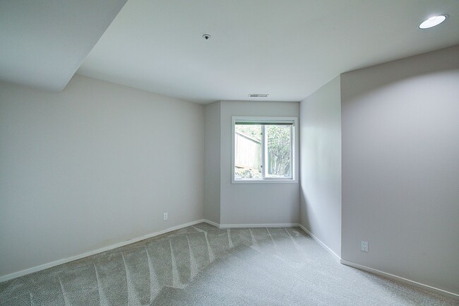 Building Photo - 4bd/3.5ba Mercer Island Home