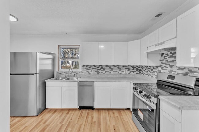 Building Photo - Spacious 3BR Ranch on Over Half an Acre in Seneca! $1,700/mo rent