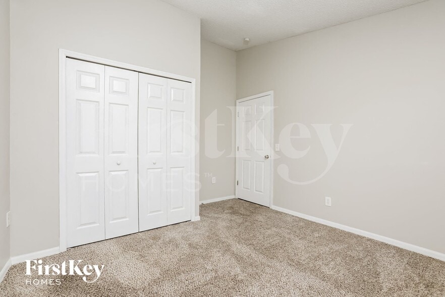 Building Photo - 6501 Viewpoint Ct