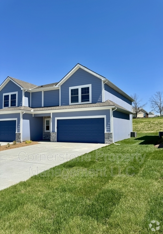 Building Photo - 8347 Valley Spring Dr