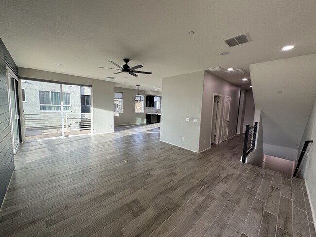 Building Photo - Chandler Luxury Townhome