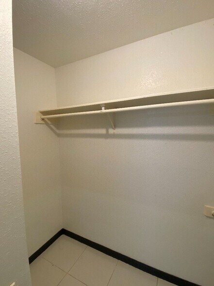 Building Photo - 9700 Leawood Blvd