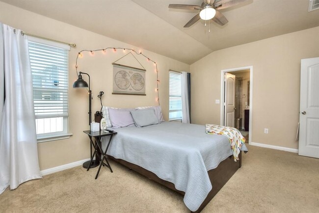 Building Photo - 404 Craters of the Moon Blvd