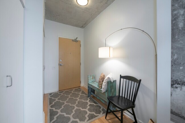 Building Photo - 659 W Randolph St